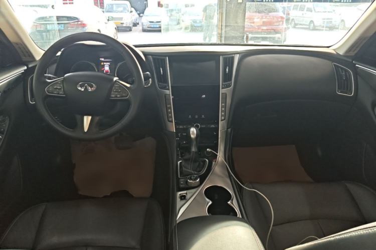 Used Infiniti Q50 2014 3.7L Comfort Edition Center Console