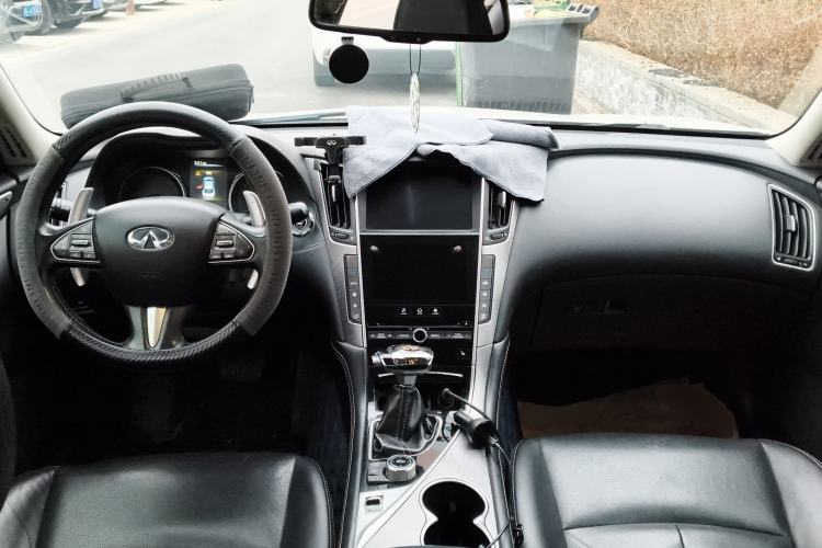 Used Infiniti Q50 2014 3.7L Comfort Edition Center Console