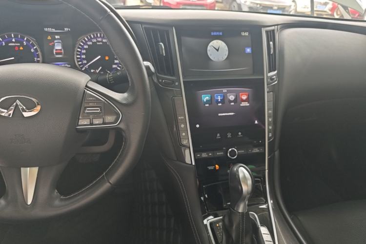 Used Infiniti Q50 2014 2.0T Comfort Edition Center Console