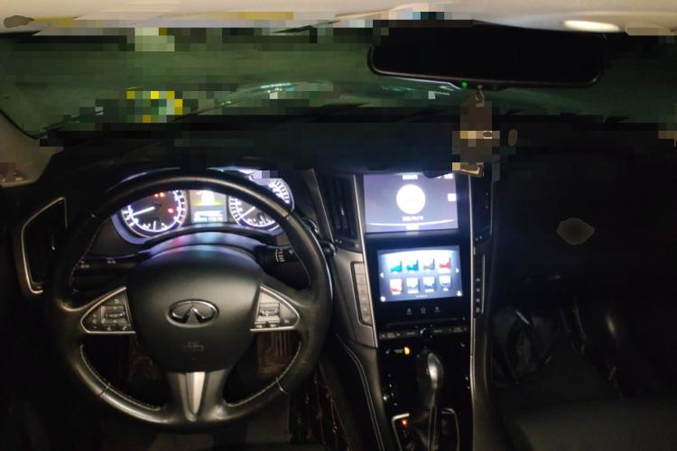 Used Infiniti Q50 2014 3.7L Comfort Edition Center Console