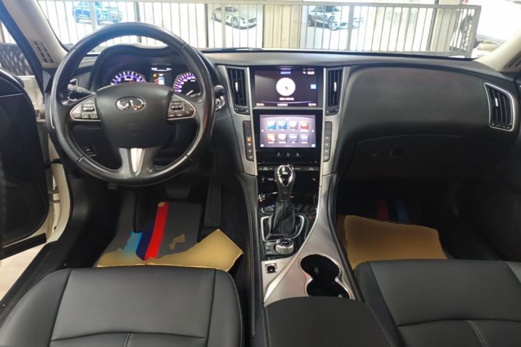 Used Infiniti Q50 2014 3.7L Comfort Edition Center Console