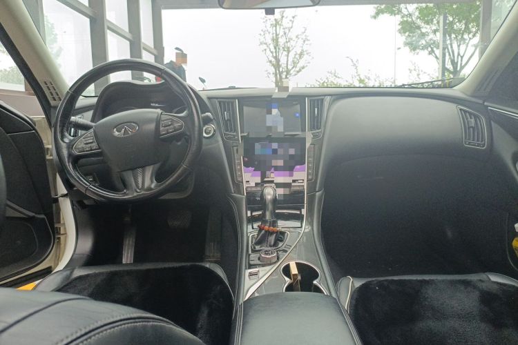 Used Infiniti Q50 2014 2.0T Comfort Edition Center Console