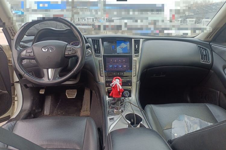 Used Infiniti Q50 2014 3.7L Luxury Edition Center Console
