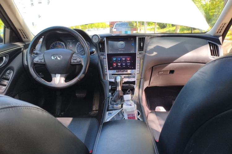 Used Infiniti Q50 2014 2.0T Comfort Edition Center Console