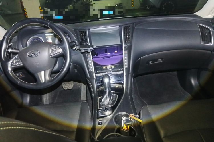 Used Infiniti Q50 2014 2.0T Comfort Edition Center Console