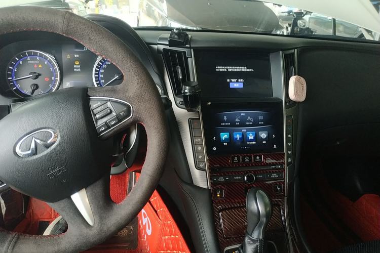 Used Infiniti Q50 2014 3.7L Luxury Sport Edition Center Console