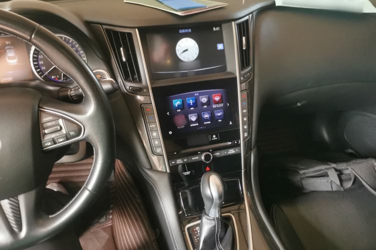 Used Infiniti Q50 2014 2.0T Comfort Edition Center Console