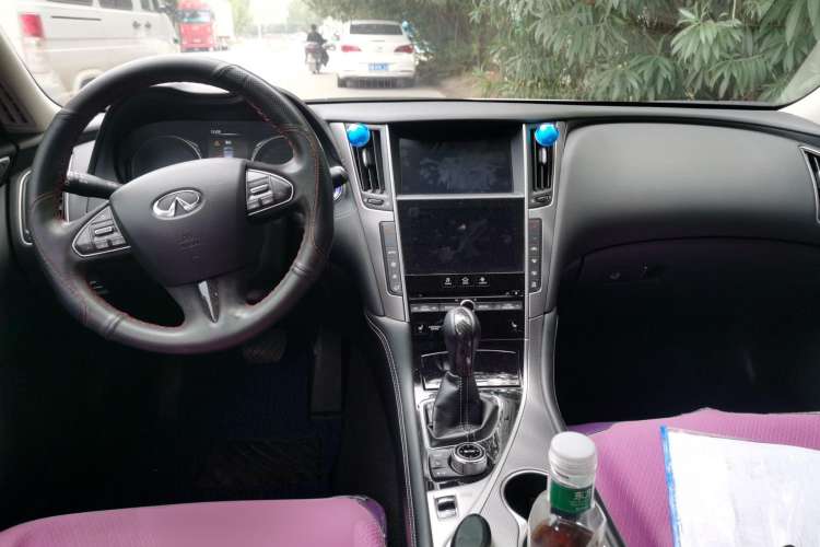 Used Infiniti Q50 2014 3.7L Comfort Edition Center Console