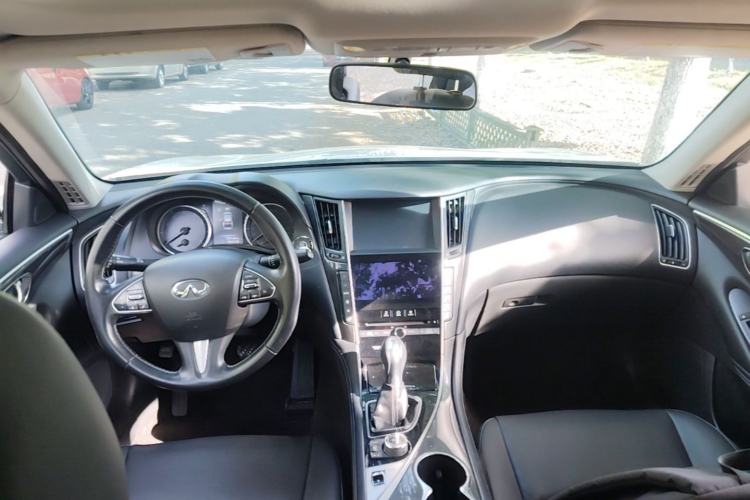 Used Infiniti Q50 2014 2.0T Comfort Edition Center Console