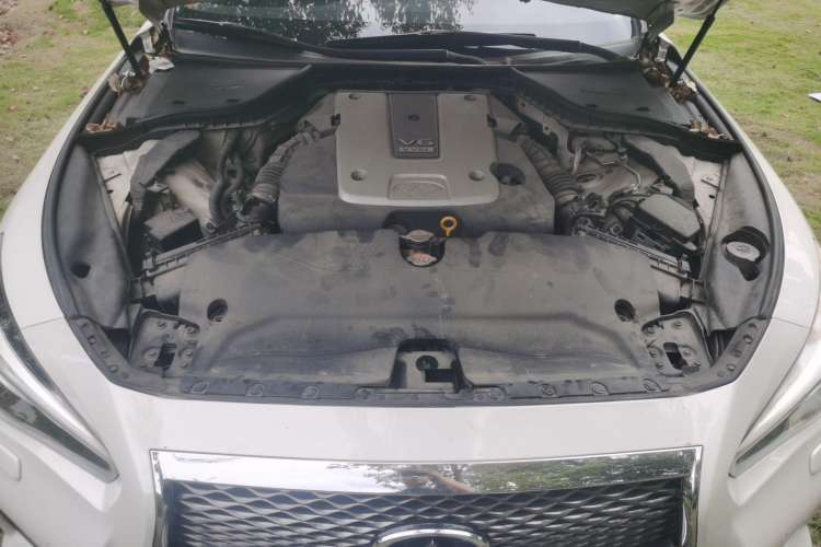 Used Infiniti Q50 2014 3.7L Luxury Sport Edition Engine Bay