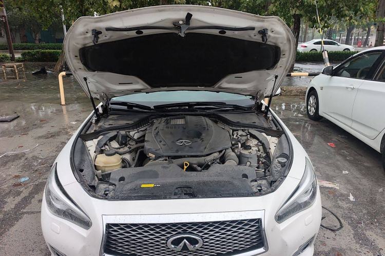 Used Infiniti Q50 2014 2.0T Luxury Edition Engine Bay