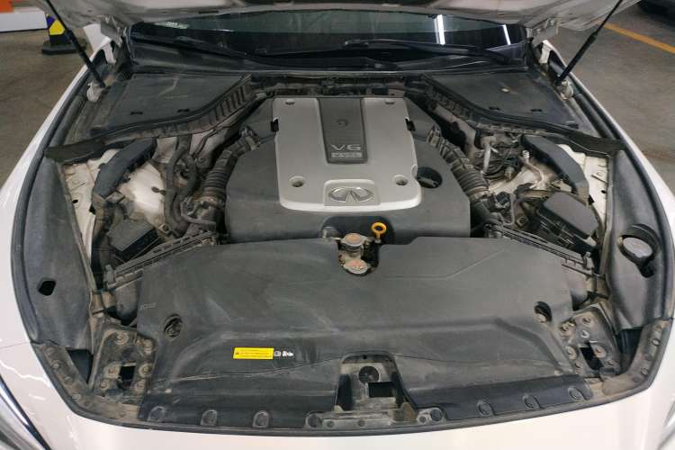 Used Infiniti Q50 2014 3.7L Luxury Sport Edition Engine Bay