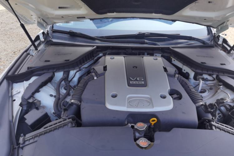 Used Infiniti Q50 2014 3.7L Comfort Edition Engine Bay