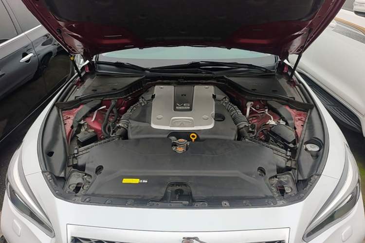 Used Infiniti Q50 2014 3.7L Luxury Sport Edition Engine Bay
