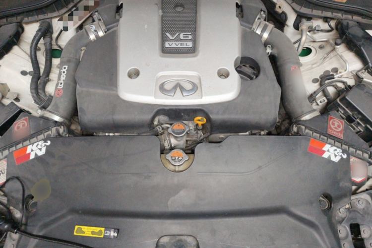 Used Infiniti Q50 2014 3.7L Comfort Edition Engine Bay