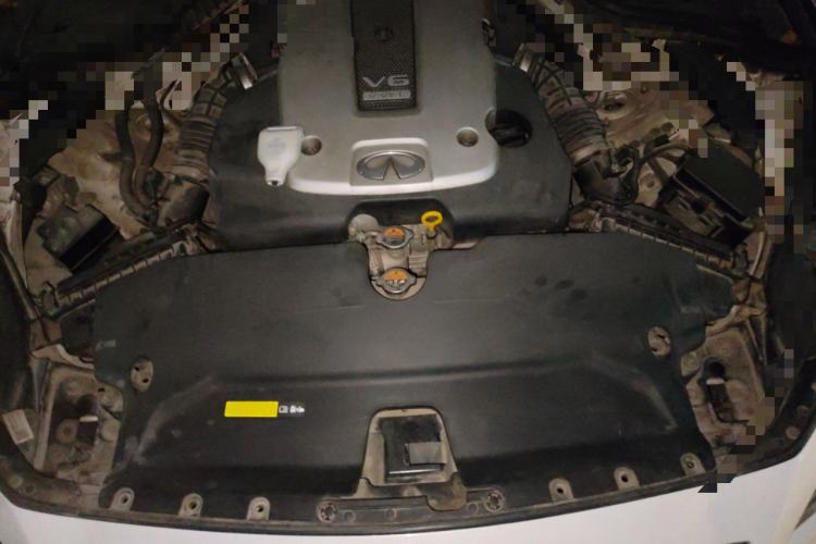 Used Infiniti Q50 2014 3.7L Comfort Edition Engine Bay