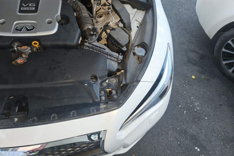 Used Infiniti Q50 2014 3.7L Comfort Edition Engine Bay Left