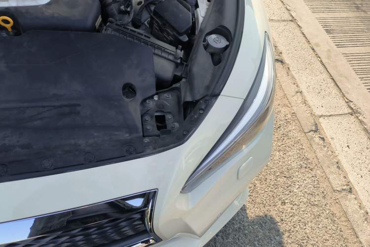 Used Infiniti Q50 2014 3.7L Luxury Sport Edition Engine Bay Left