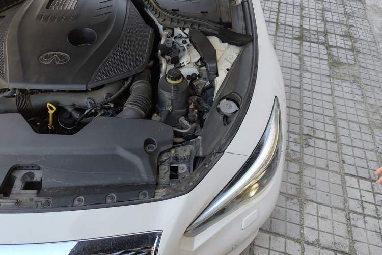Used Infiniti Q50 2014 2.0T Luxury Edition Engine Bay Left