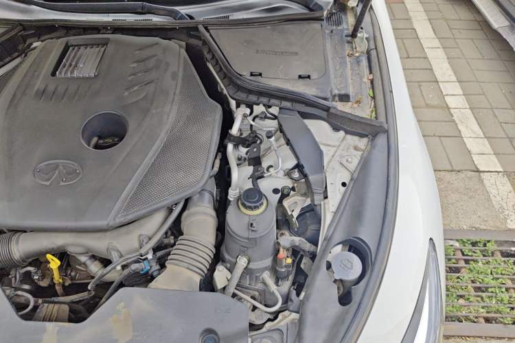 Used Infiniti Q50 2014 2.0T Luxury Edition Engine Bay Left