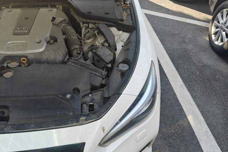 Used Infiniti Q50 2014 3.7L Luxury Sport Edition Engine Bay Left