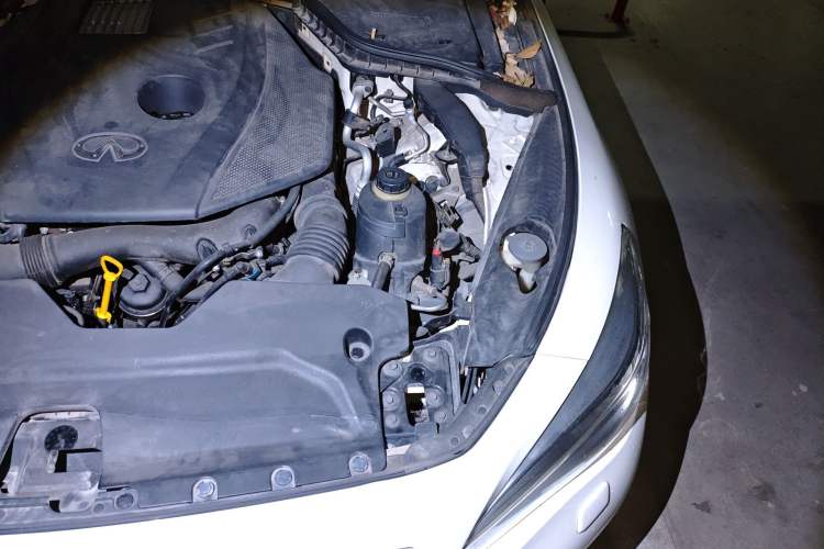 Used Infiniti Q50 2014 2.0T Comfort Edition Engine Bay Left