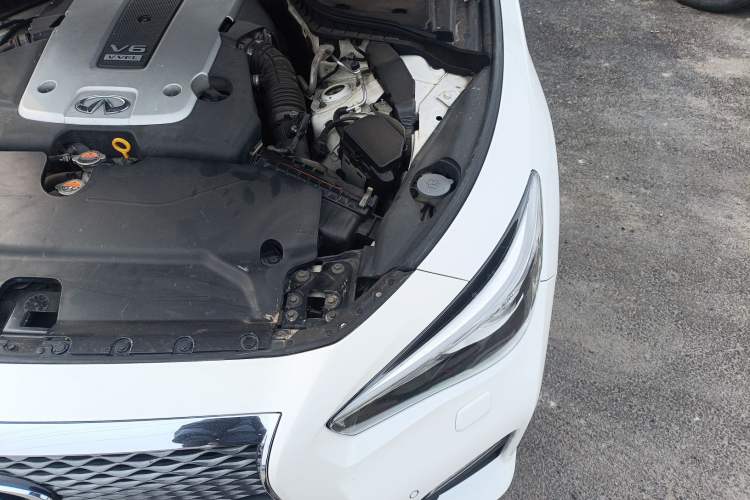 Used Infiniti Q50 2014 3.7L Luxury Edition Engine Bay Left