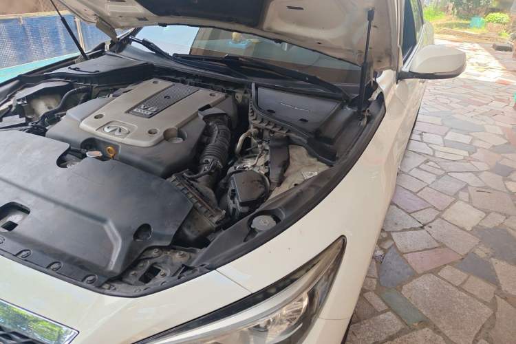 Used Infiniti Q50 2014 3.7L Luxury Edition Engine Bay Left