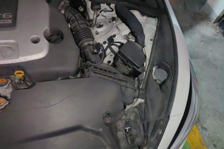 Used Infiniti Q50 2014 3.7L Luxury Edition Engine Bay Left