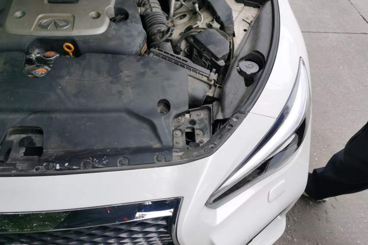 Used Infiniti Q50 2014 3.7L Comfort Edition Engine Bay Left