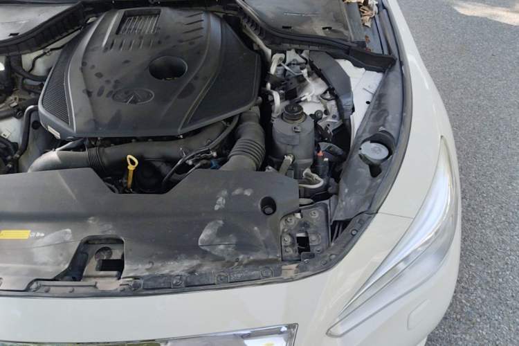 Used Infiniti Q50 2014 2.0T Comfort Edition Engine Bay Left