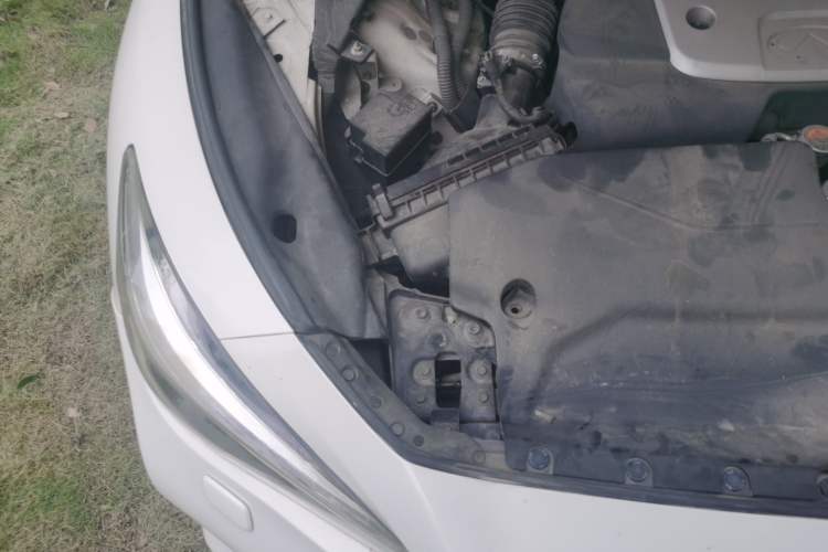Used Infiniti Q50 2014 3.7L Luxury Sport Edition Engine Bay Right
