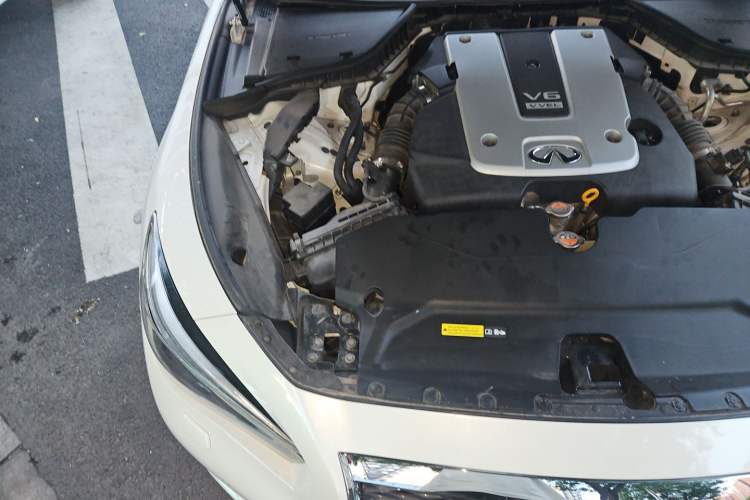 Used Infiniti Q50 2014 3.7L Comfort Edition Engine Bay Right