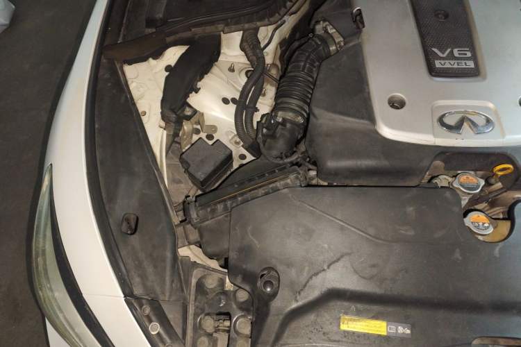 Used Infiniti Q50 2014 3.7L Luxury Sport Edition Engine Bay Right