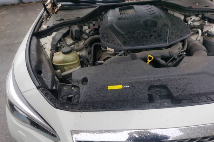 Used Infiniti Q50 2014 2.0T Luxury Edition Engine Bay Right