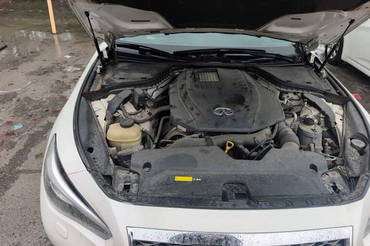 Used Infiniti Q50 2014 2.0T Luxury Edition Engine Bay Right