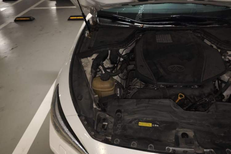 Used Infiniti Q50 2014 2.0T Comfort Edition Engine Bay Right
