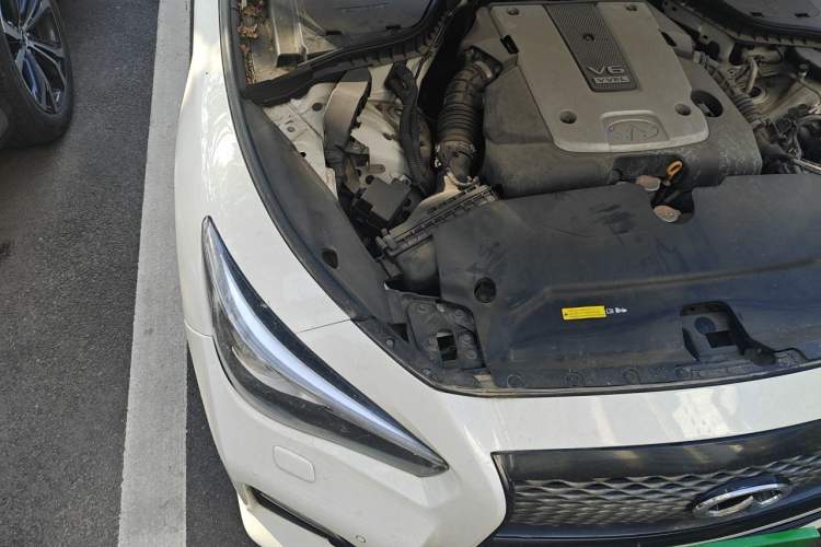 Used Infiniti Q50 2014 3.7L Luxury Sport Edition Engine Bay Right