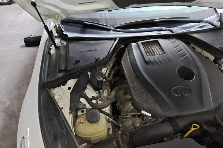 Used Infiniti Q50 2014 2.0T Comfort Edition Engine Bay Right