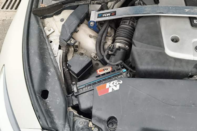 Used Infiniti Q50 2014 3.7L Comfort Edition Engine Bay Right