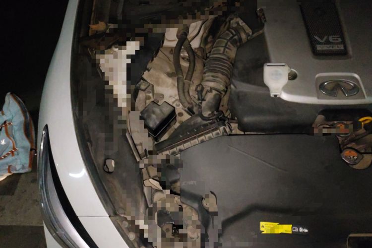 Used Infiniti Q50 2014 3.7L Comfort Edition Engine Bay Right
