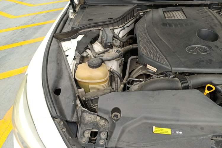 Used Infiniti Q50 2014 2.0T Comfort Edition Engine Bay Right