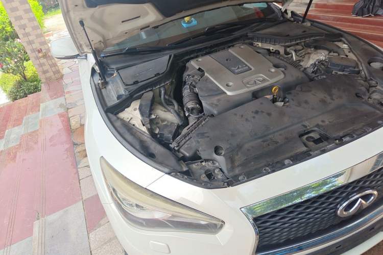 Used Infiniti Q50 2014 3.7L Luxury Edition Engine Bay Right