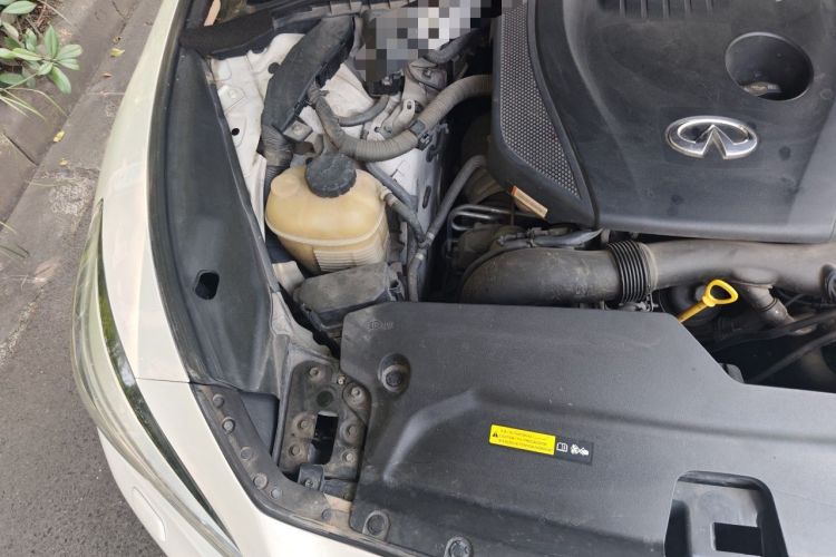 Used Infiniti Q50 2014 2.0T Luxury Edition Engine Bay Right