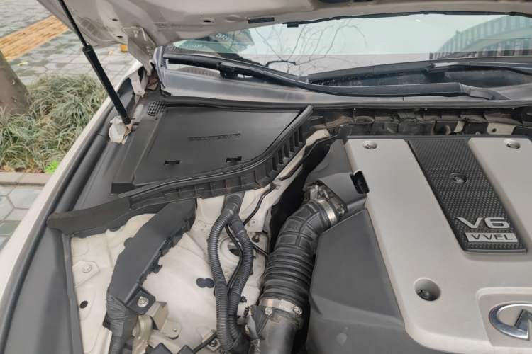 Used Infiniti Q50 2014 3.7L Comfort Edition Engine Bay Right