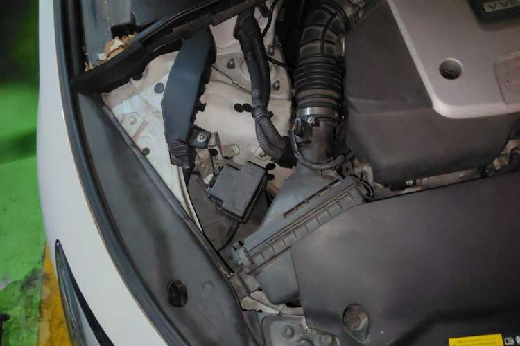 Used Infiniti Q50 2014 3.7L Luxury Edition Engine Bay Right