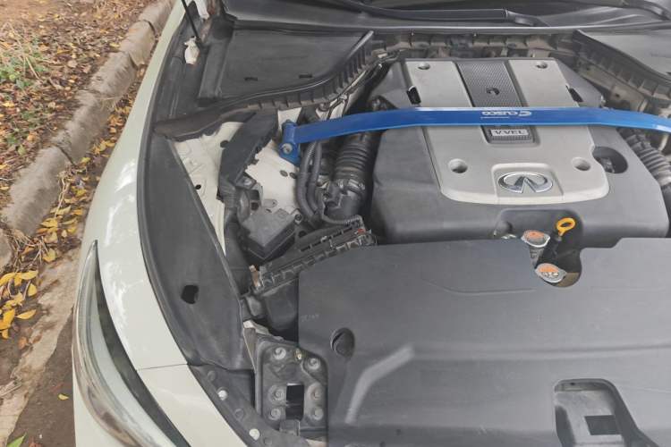 Used Infiniti Q50 2014 3.7L Luxury Sport Edition Engine Bay Right