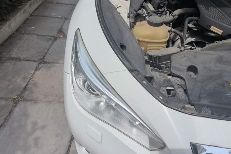 Used Infiniti Q50 2014 2.0T Comfort Edition Engine Bay Right