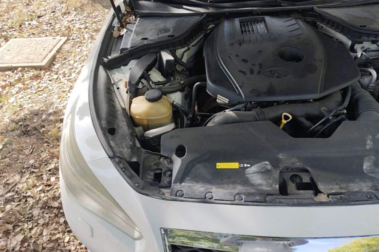 Used Infiniti Q50 2014 2.0T Comfort Edition Engine Bay Right