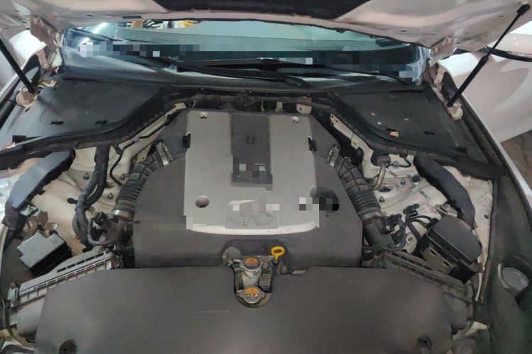 Used Infiniti Q50 2014 3.7L Luxury Edition Engine Bay
